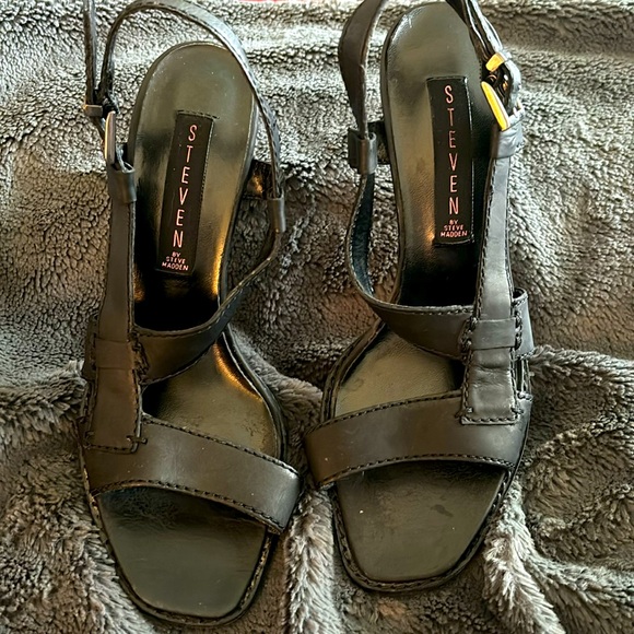 Black Steve Madden heels size 6.5M like new condition. Excellent condition - Picture 11 of 11